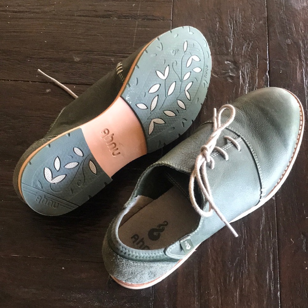 Ahnu green leather oxford shoes, size 7.5